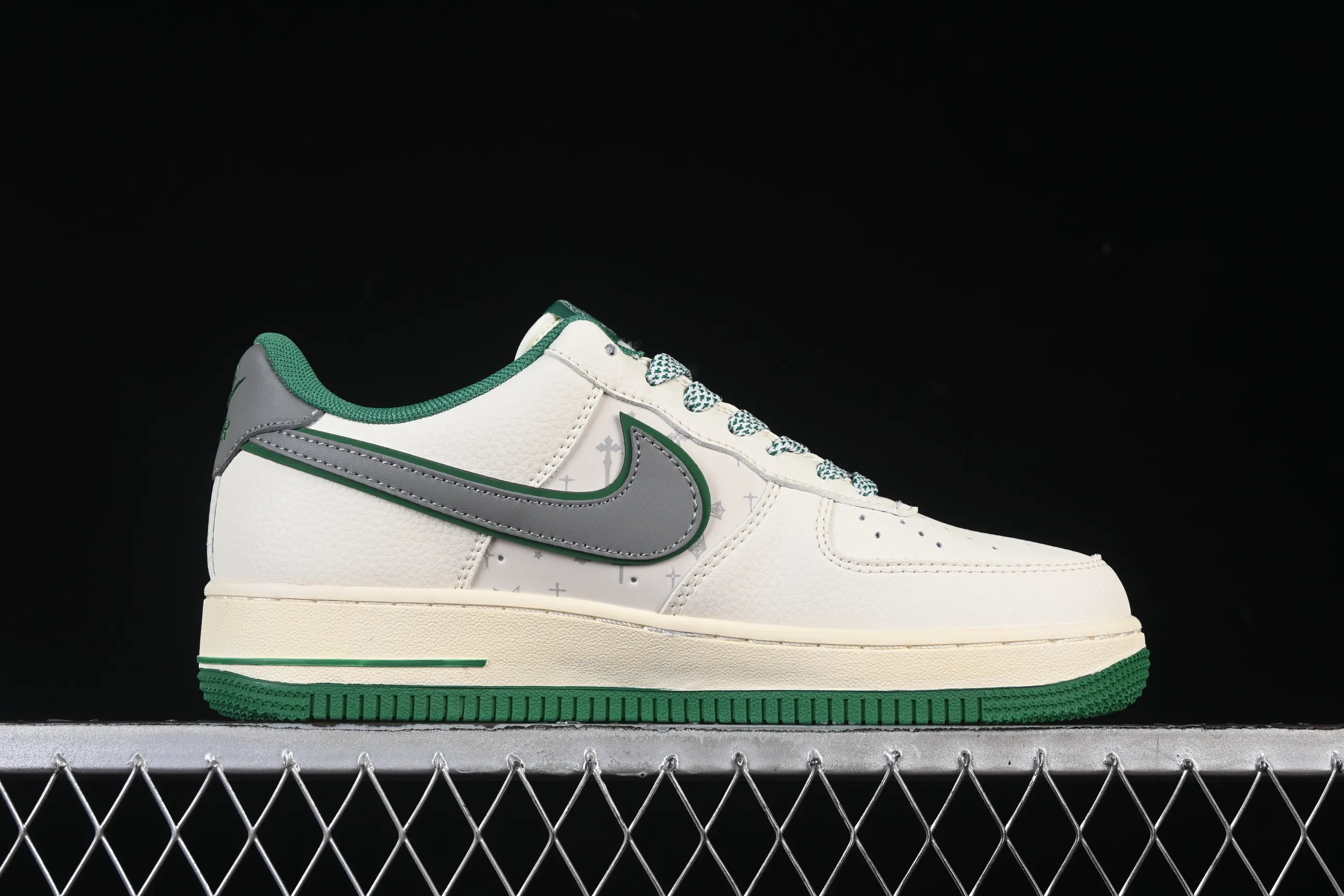 All categories Nk Air Force 1 Air Force series Nk Air Force 1 Low Air Force low top Nike Air Force 1'07 Low Crow Heart joint beige silver Air Force 1 low top casual sneakers QW5606-260